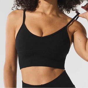 Alo Yoga Seamless Winter Warm Plush Delight Bra in Black